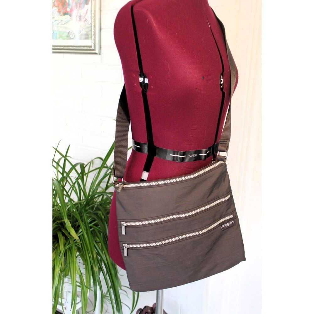 Baggallini Brown Nylon Multi-Zip Crossbody Bag Tan Zippers Travel 11"x10"
